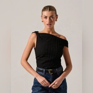 Lindy Off The Shoulder Top “NWT”